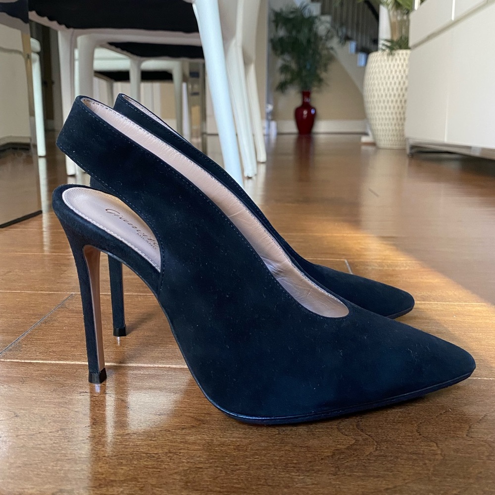 Gianvito Rossi Delta Pumps - Picture 10 of 14